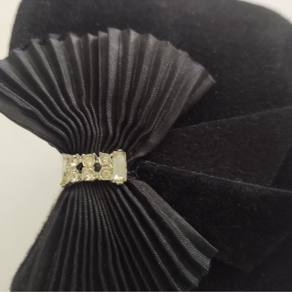 Vintage Black Hat with Bow Accent - Picture 6 of 8